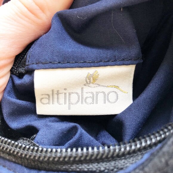 ALTIPLANO Huipile Guatemalan Floral Embroidered Tapestry Crossbody Purse - Picture 5 of 7